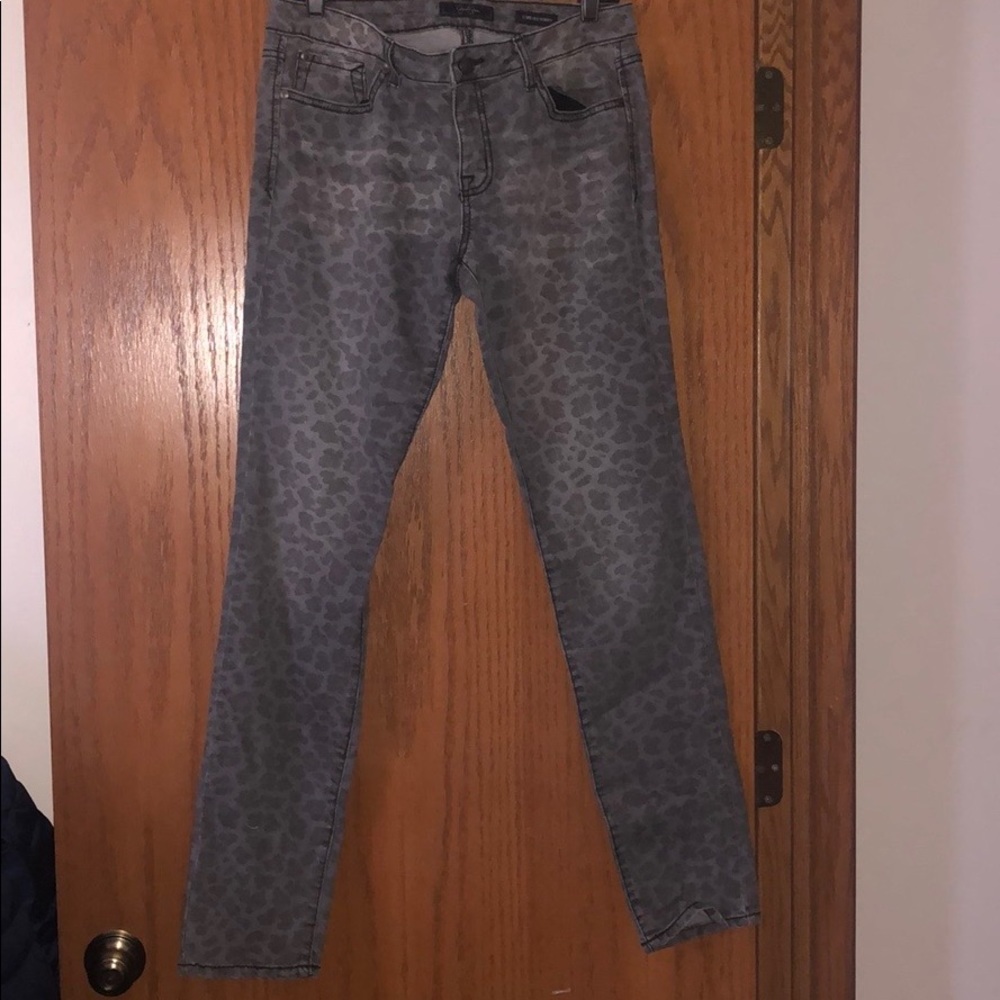 Preowned Jessica Simpson snow leopard jean